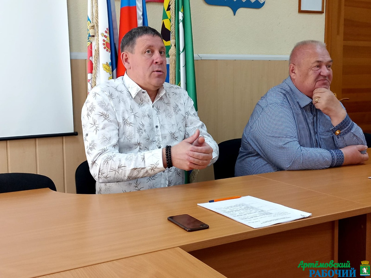 Глава Артемовского отвечал на вопросы депутатов