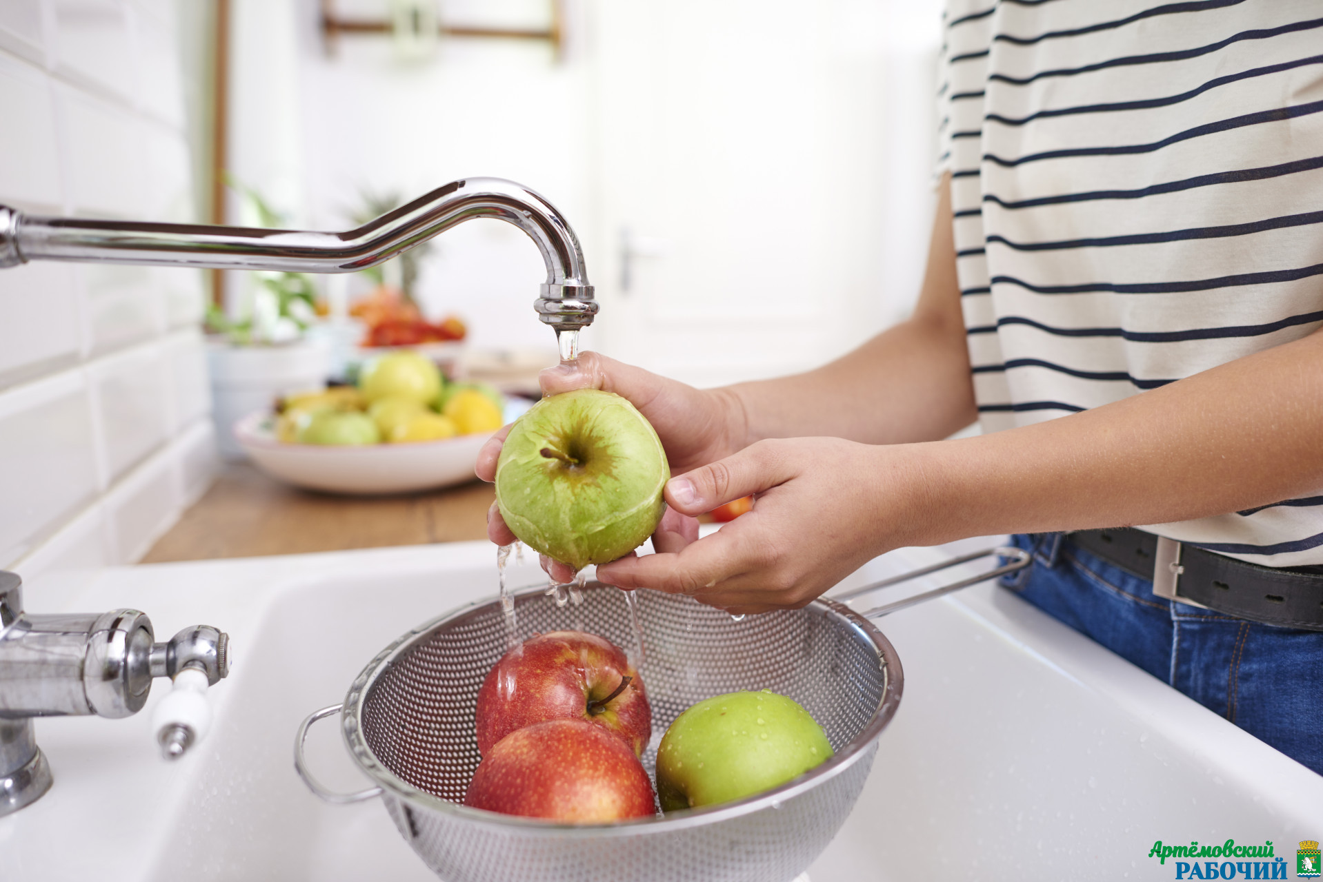 woman-washing-seasonal-fresh-apples