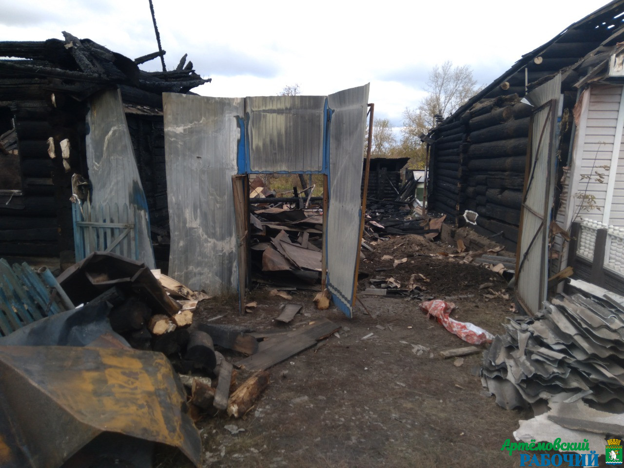 Пожар в Артемовском оставил без крова семью