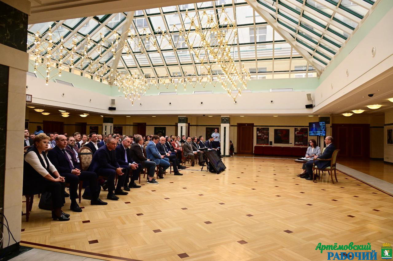 Денис ПАСЛЕР поблагодарил представителей уральского бизнеса в День российского предпринимательства