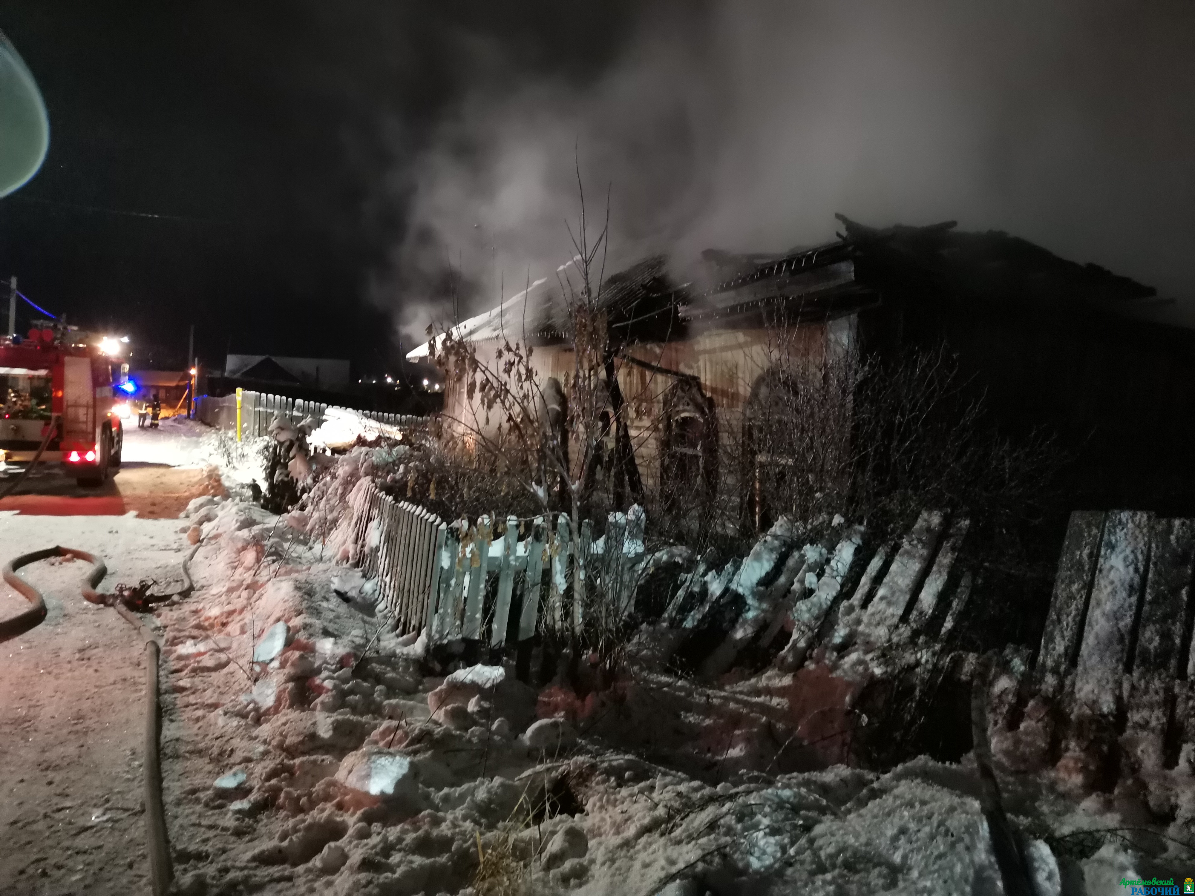 На улице Коммуны сгорел дом, погиб мужчина