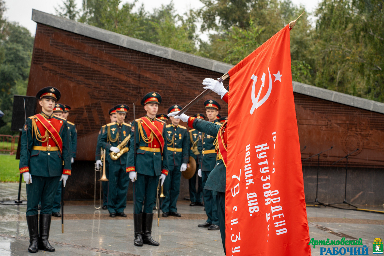 Символ Победы путешествует по Уралу