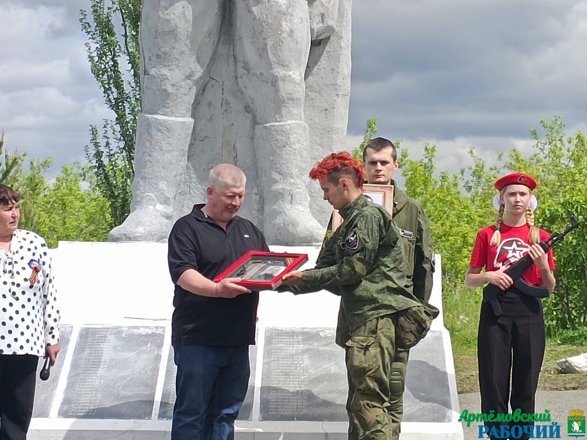 Медальон участника далекой войны вручили правнуку солдата