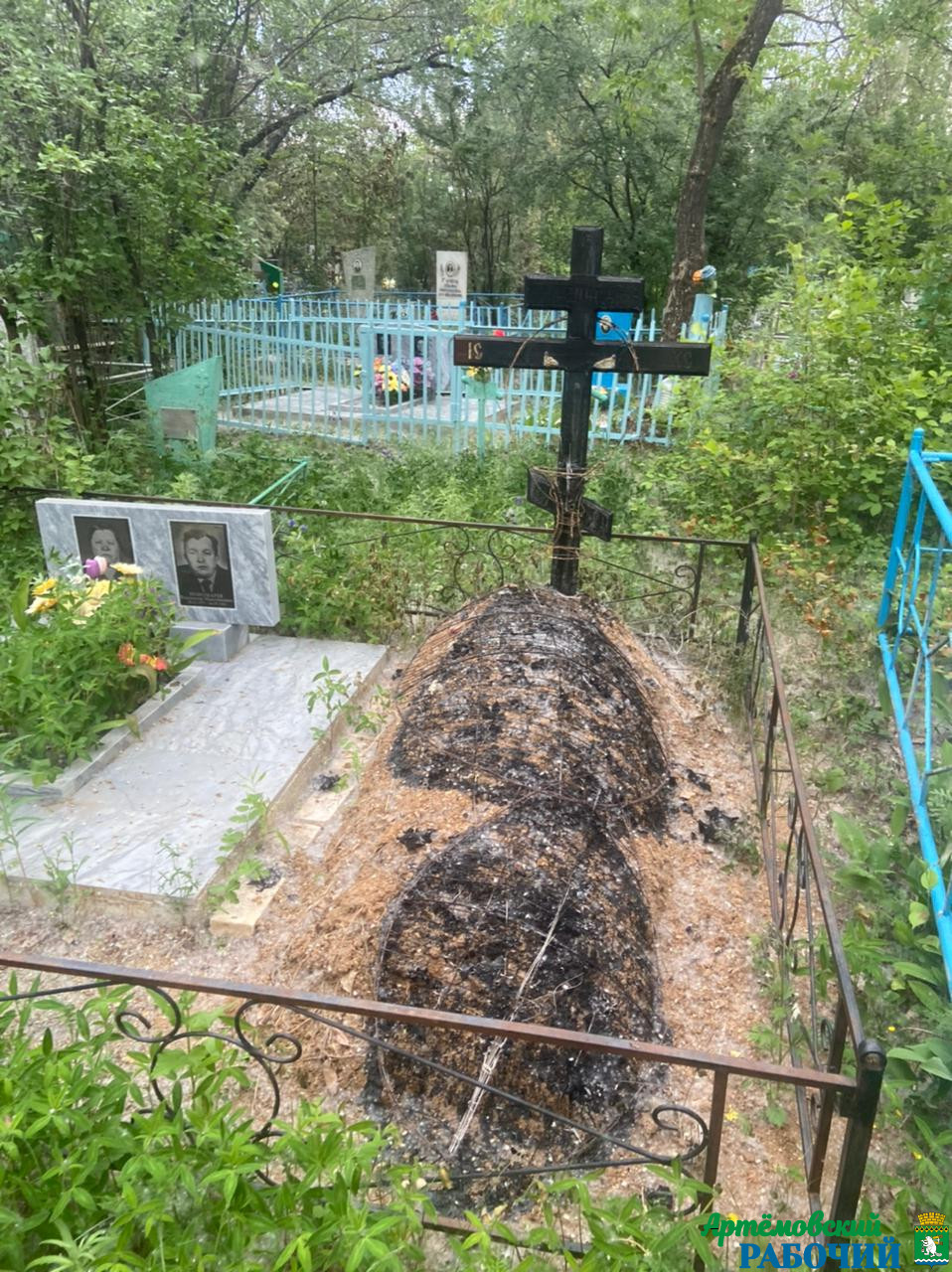 Артемовское кладбище превратили в пепелище