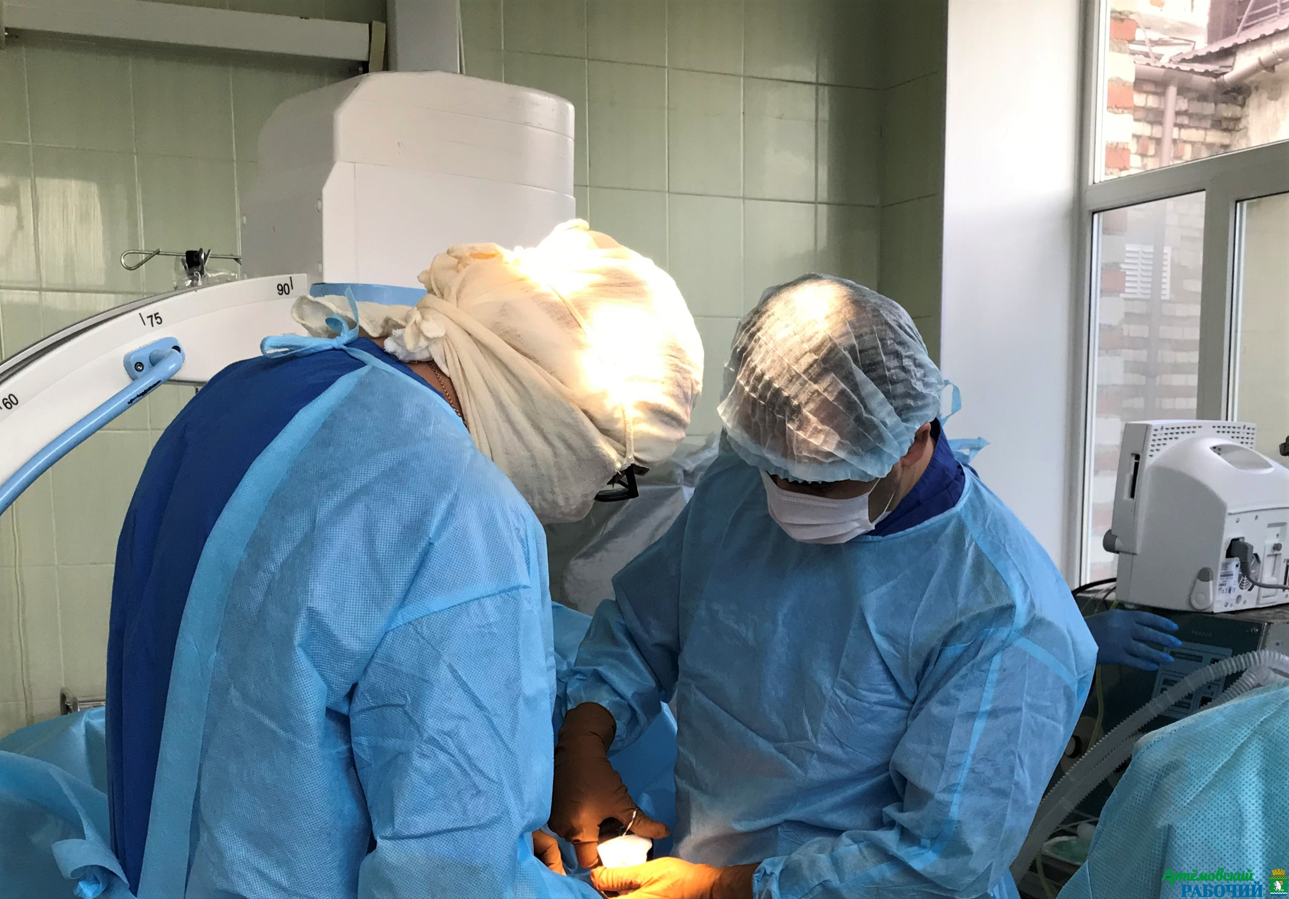 Травматологи Артёмовской ЦРБ провели две сложнейшие операции, которые стали возможны благодаря нацпроекту «Здравоохранение»