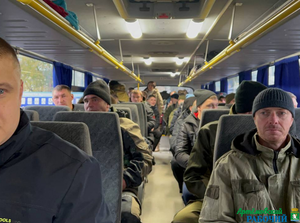 Фото Галины Таскиной. Всех мобилизованных увезут в учебный центр. Там их распределят для участия в спецоперации на Украине.