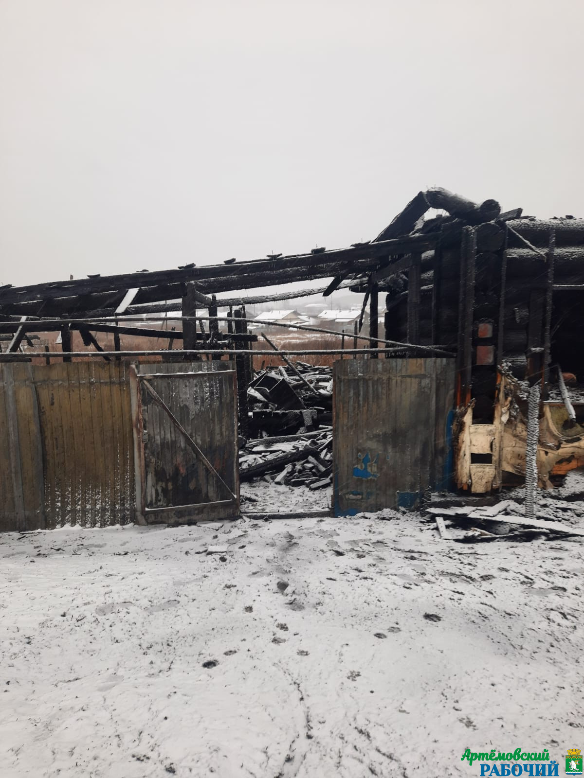 Сегодня утром сгорел дом в селе Покровском