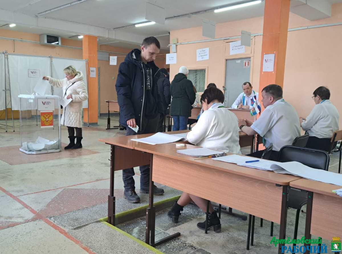 Фото на избирательном участке Дарьи Деевой