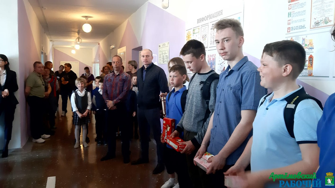 Настоящие герои: школьники из с. Мостовское помогли потушить пожар 