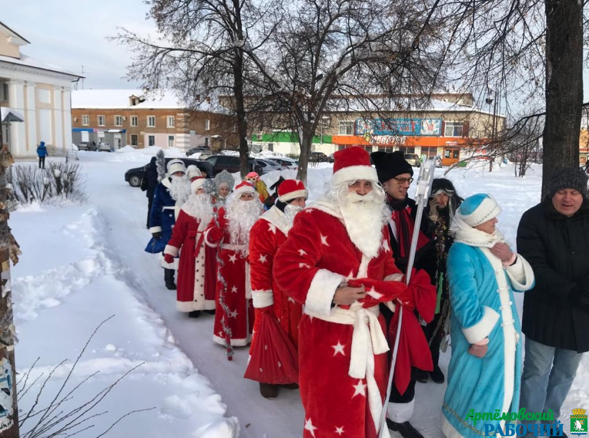 Фото предоставлено организаторами мероприятия. Раз в год, зимой, в п. Буланаш случается нашествие Дедов Морозов