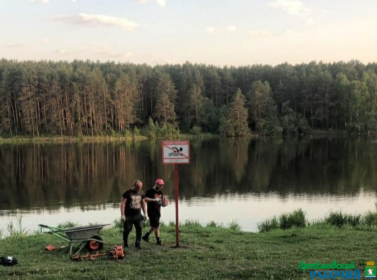 Фото предоставлено ЖКС. Во вторник такие таблички установили на берегах пруда и реки Бобровки.
