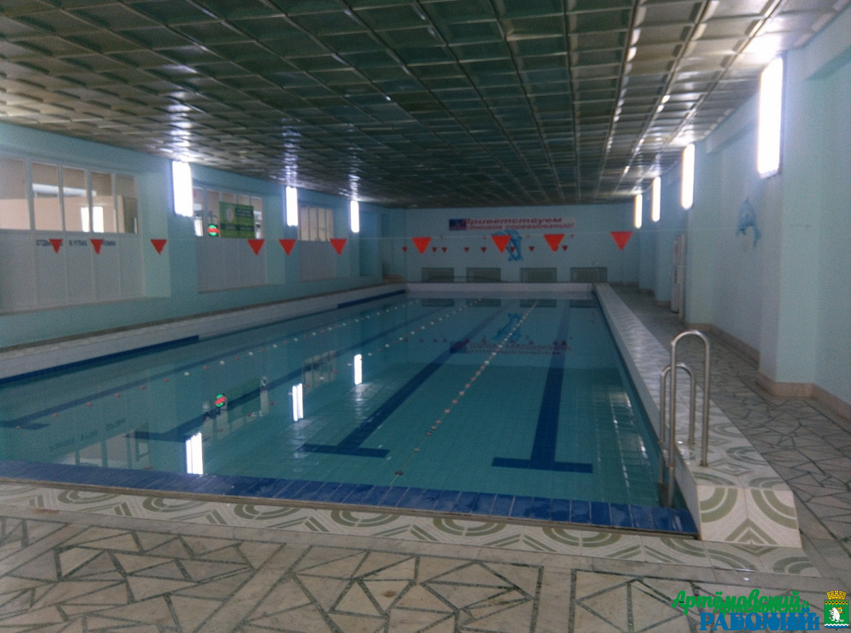 Фото из архива редакции. Здесь бассейн еще до ремонта. Каким он стал после обновлений, первые посетители узнают уже завтра.