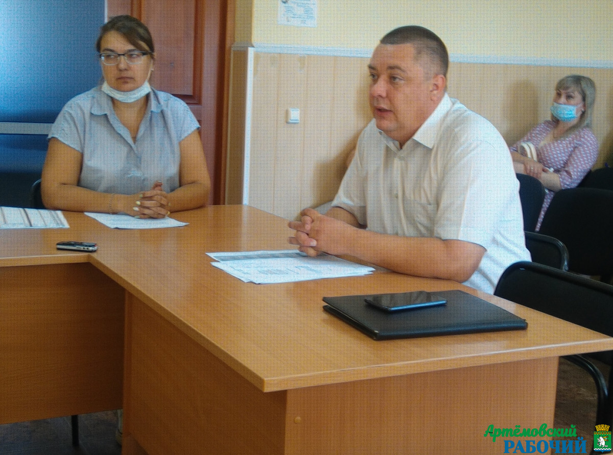 Директор Центра занятости О. Новиков рассказал о ситуации на рынке труда