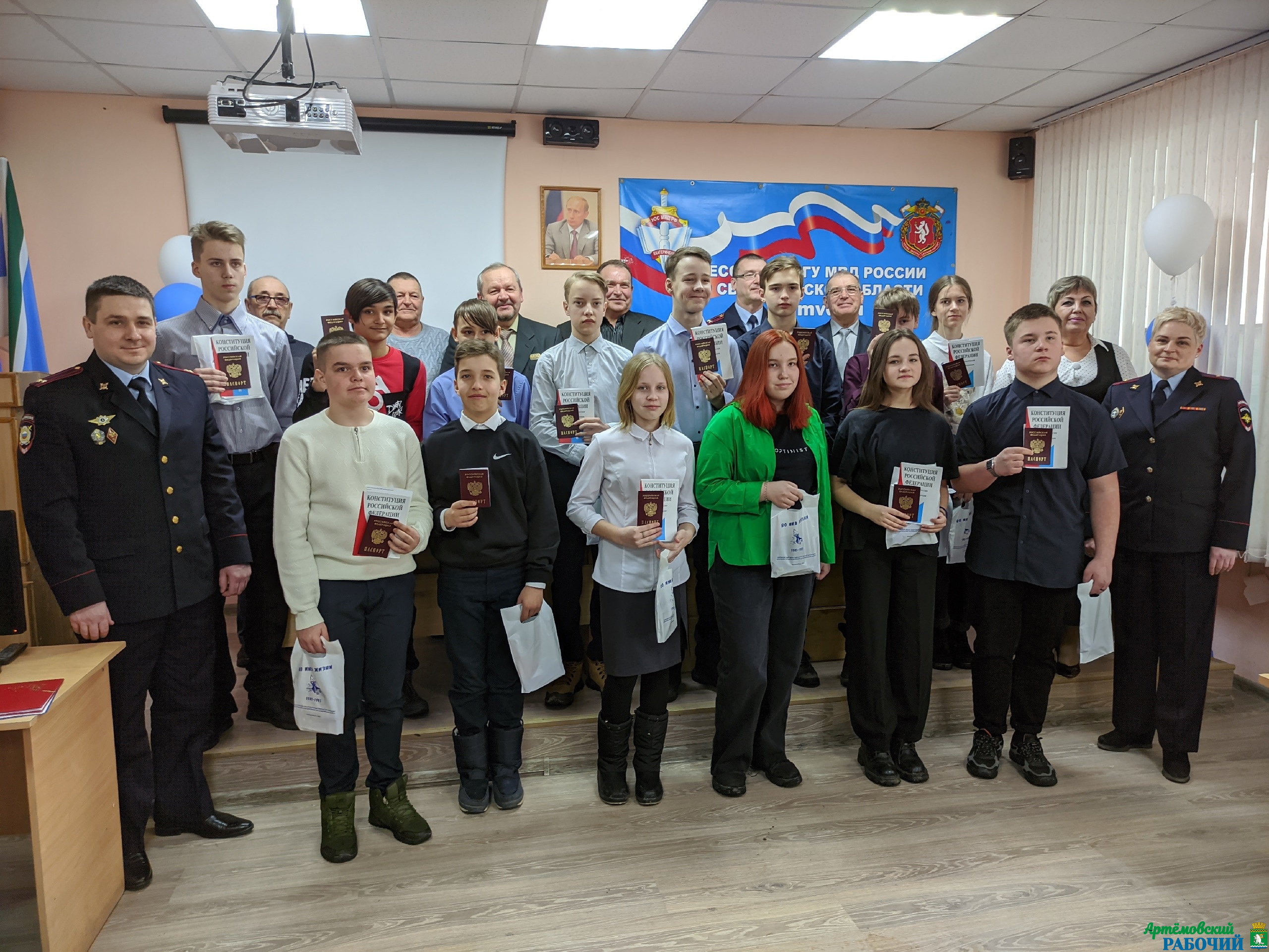 Юные граждане России получили паспорта