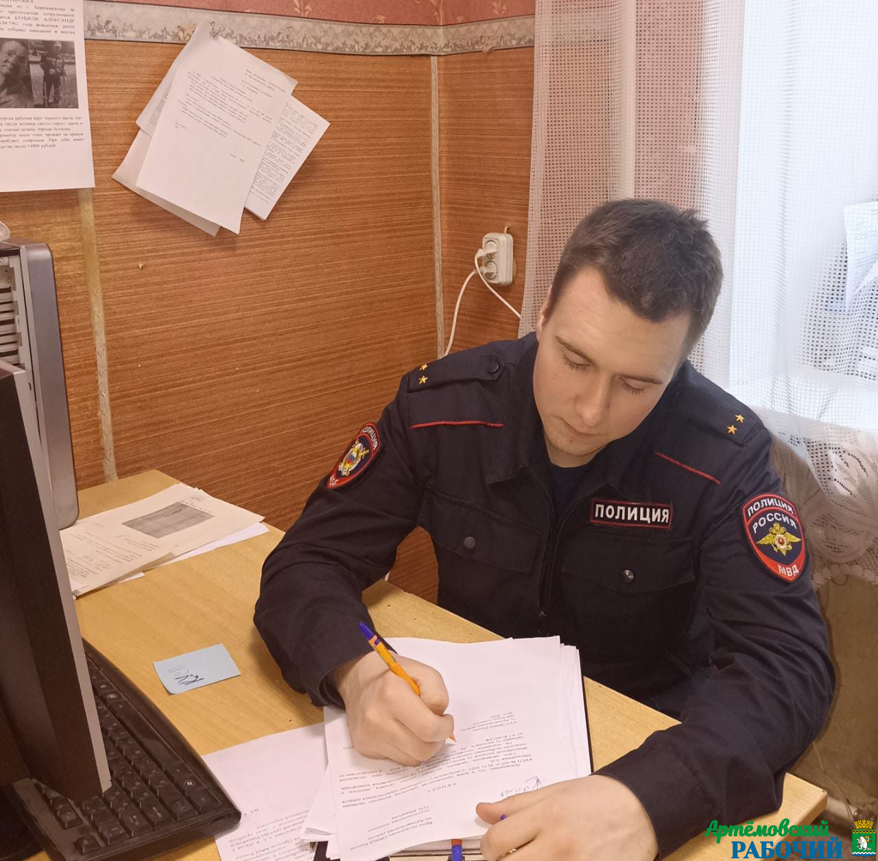 Артемовский полицейский помог вернуть сумку жительнице Екатеринбурга