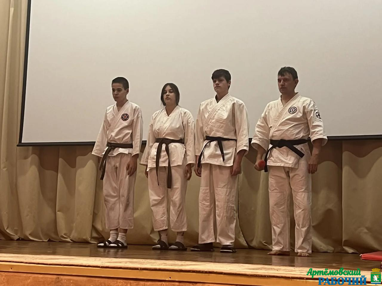 Школьники знакомятся с боевым искусством айкидо