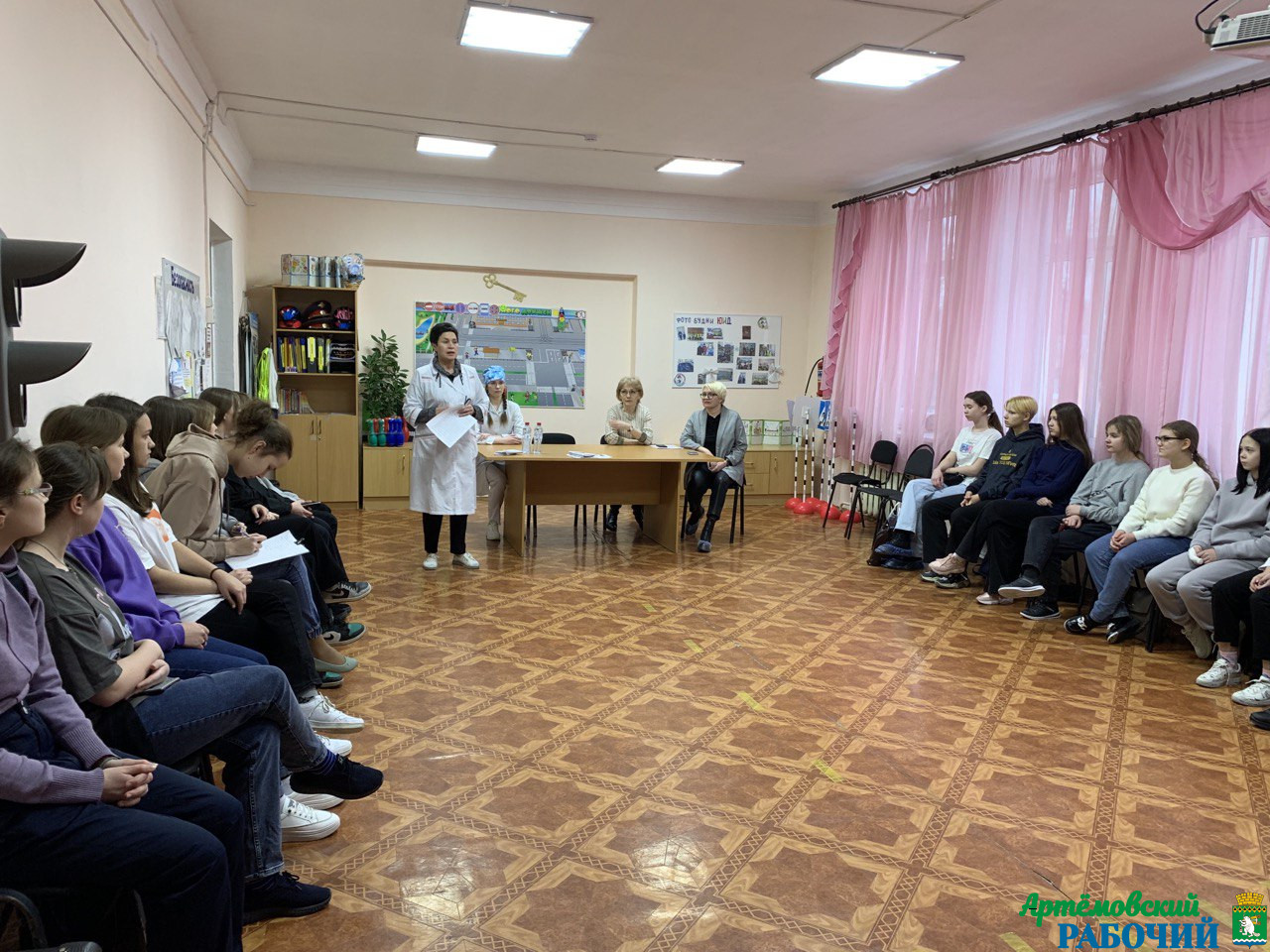  Представители Свердловского областного медицинского колледжа снова встретились с «Младшими сёстрами и братьями милосердия»