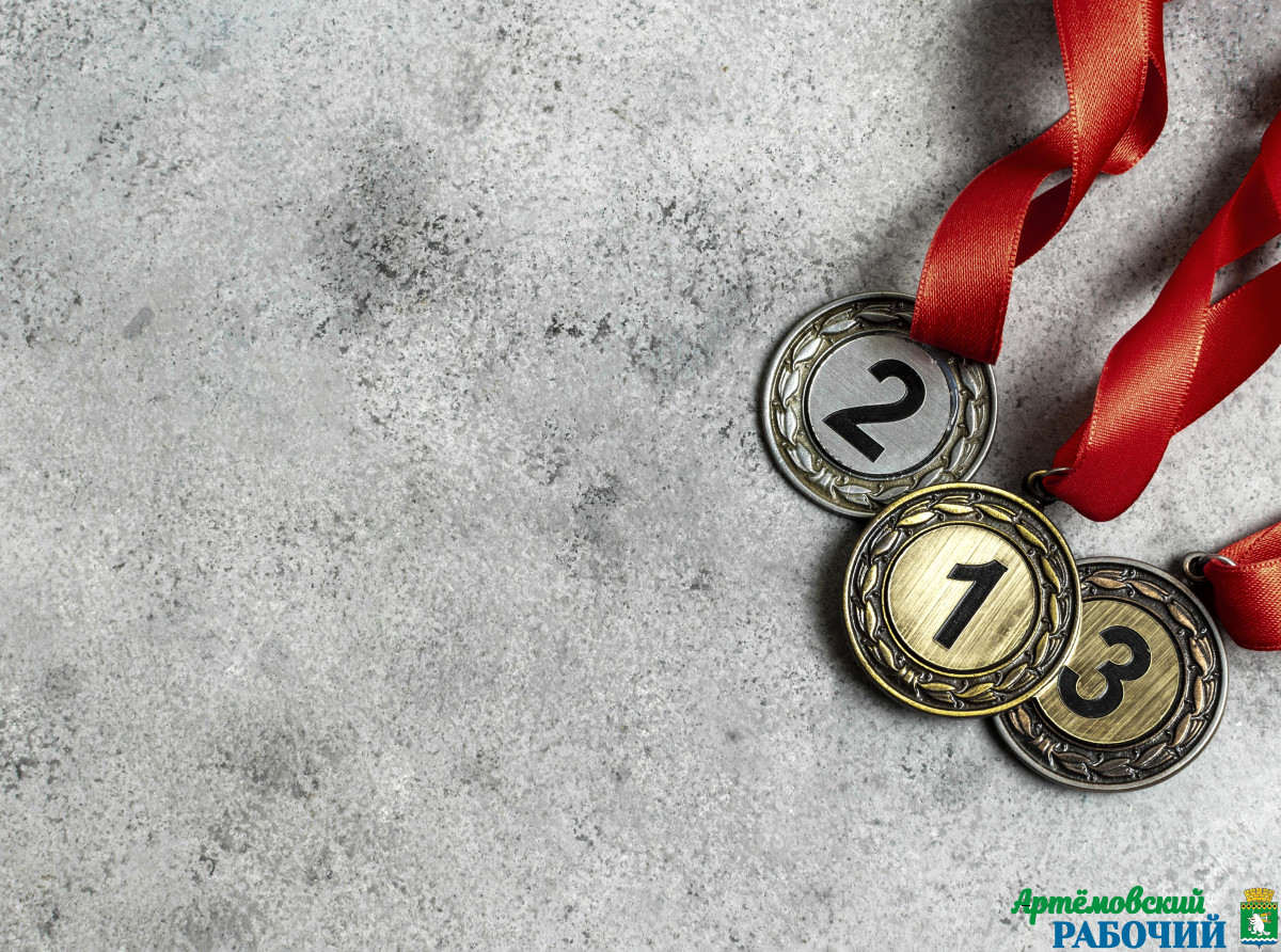 Фото с сайта https://ru.freepik.com/free-photo/arrangement-of-different-olympics-medals_13583577.htm#quer