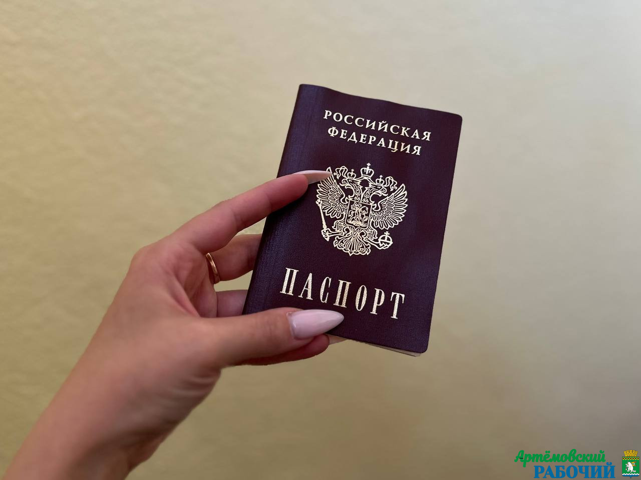 Требовать оставить паспорт в залог — незаконно!