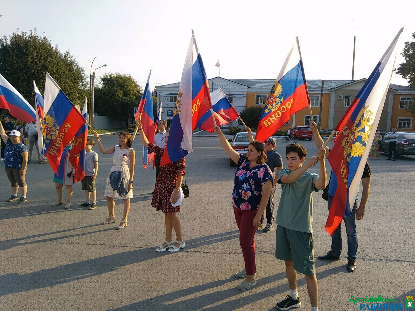 В Артемовском прошел праздник Флага России