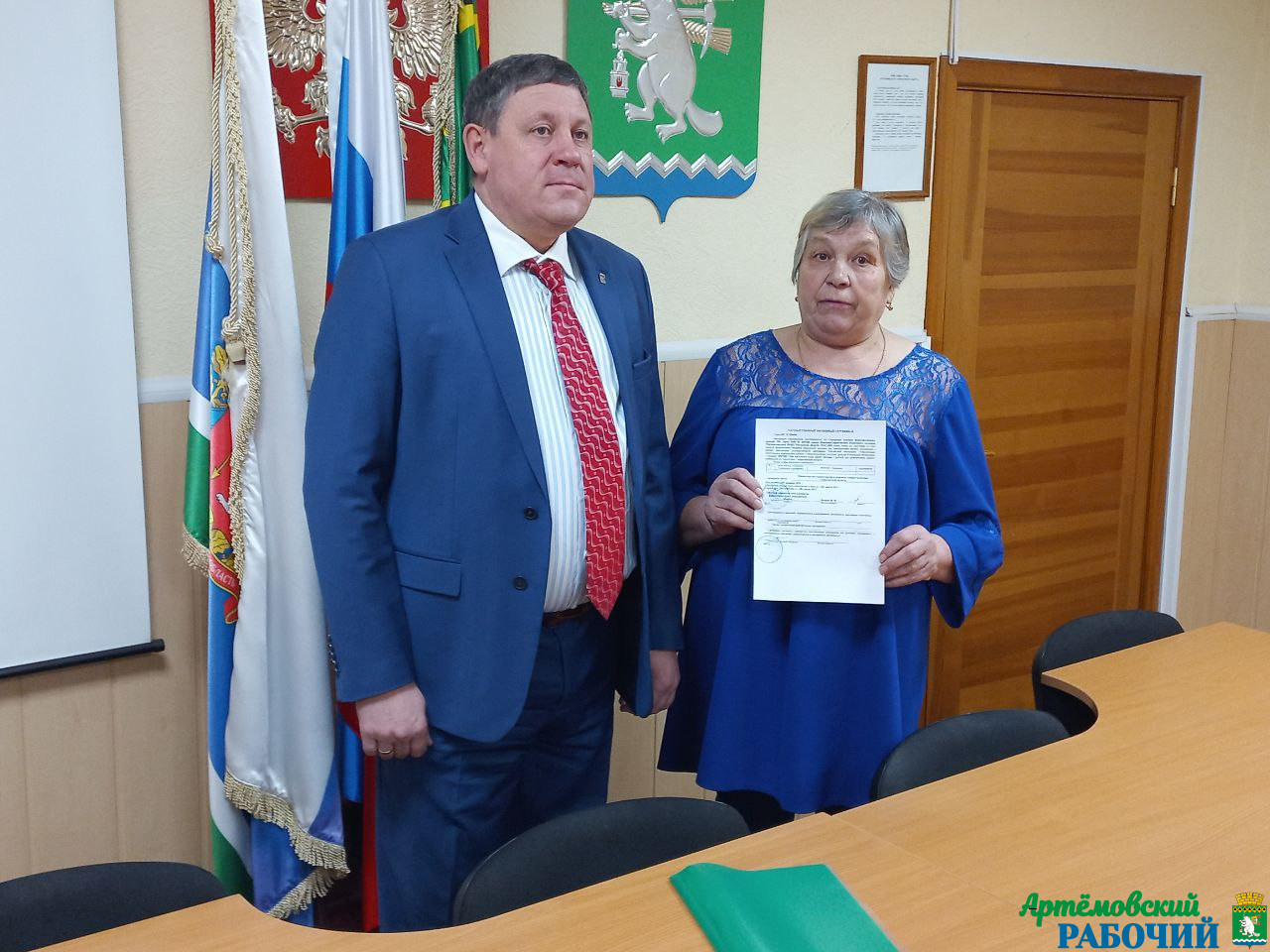 Ждала 14 лет. Жительнице села Покровского вручили сертификат на приобретение жилья