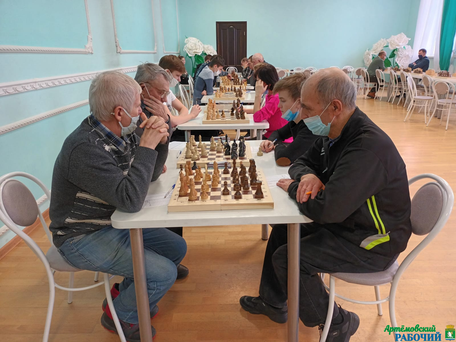 Артемовские шахматисты бьются за лидерство 