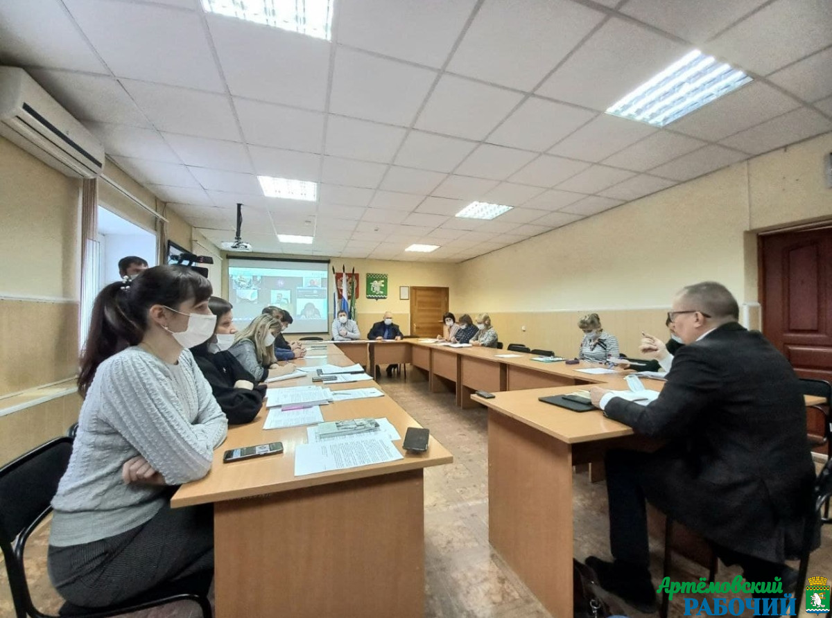 Фото Галины Таскиной. Члены штаба по борьбе с ковидом обсудили меры по недопущению распространения вируса в новогодние праздники