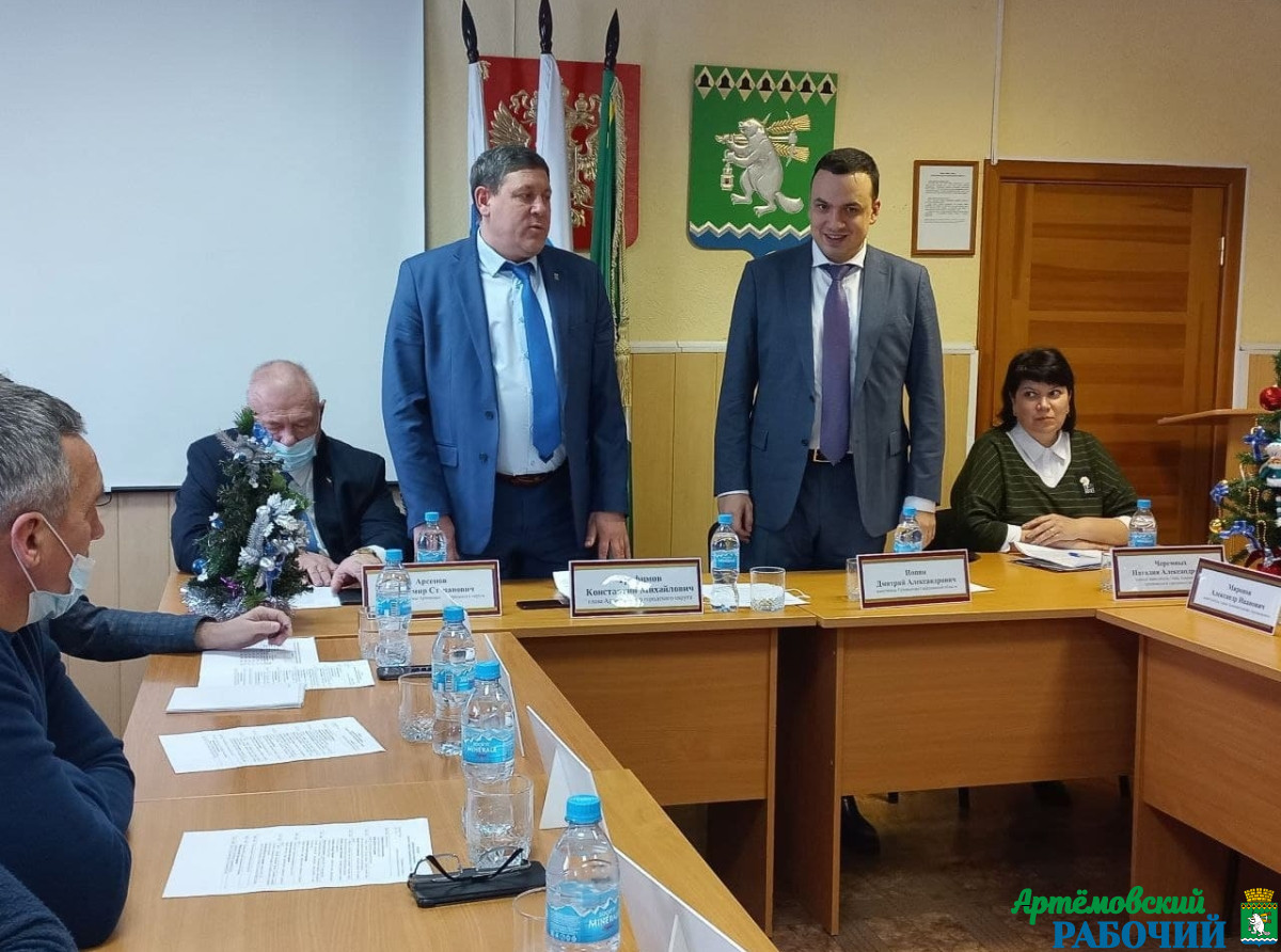 Фото: Василий Ергашев. Заместитель губернатора встретился с руководителями города и директорами