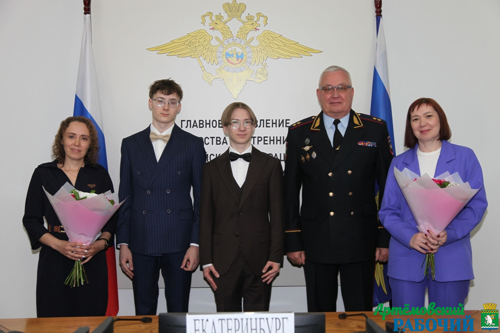 Глава МВД России наградил юных героев Почетными грамотами МВД России и ценными подарками