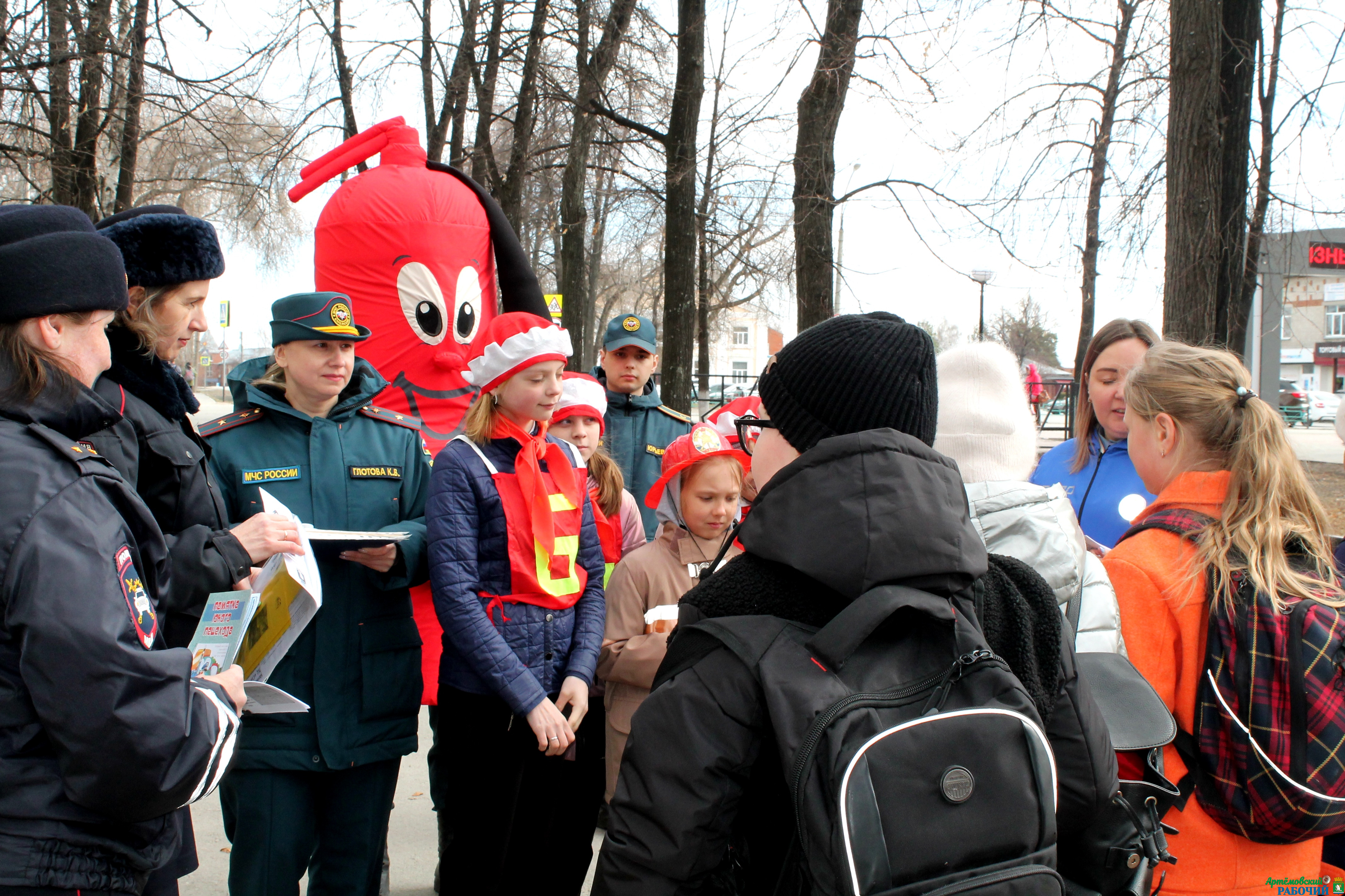 Фитилек» с «Огнетушителем»: в Артёмовском детям напомнили о безопасности
