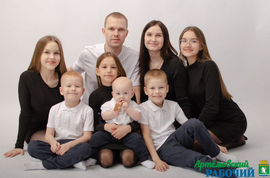 770 многодетных уральских семей получат социальные выплаты взамен земельных участков до конца текущего года