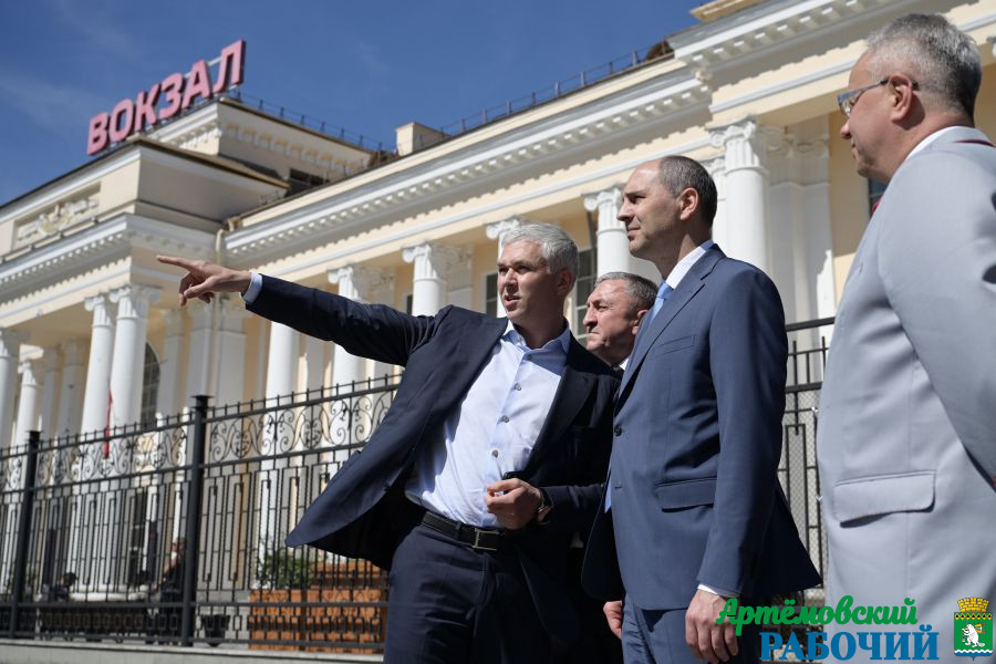 Денис Паслер запустил новый пригородный электропоезд Екатеринбург – Верх-Нейвинск