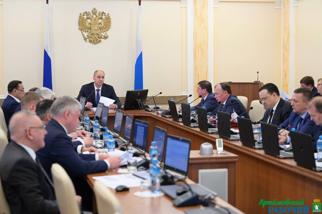 Денис Паслер расширил меры поддержки для педагогов, семей военных и аграриев