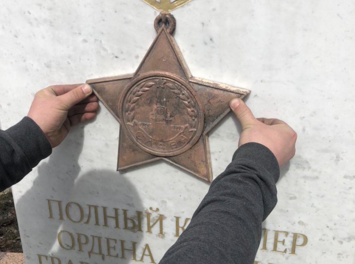 Памятники наденут ордена