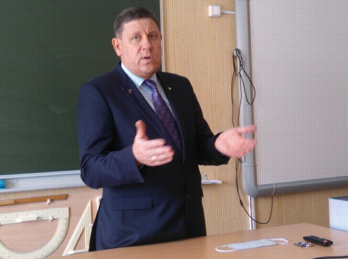 Фото Василия Ергашева – Диалог главы с учащимися получился живым и интересным