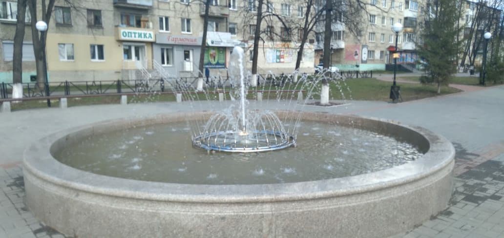 В Артемовском к Первомаю запустили фонтан 