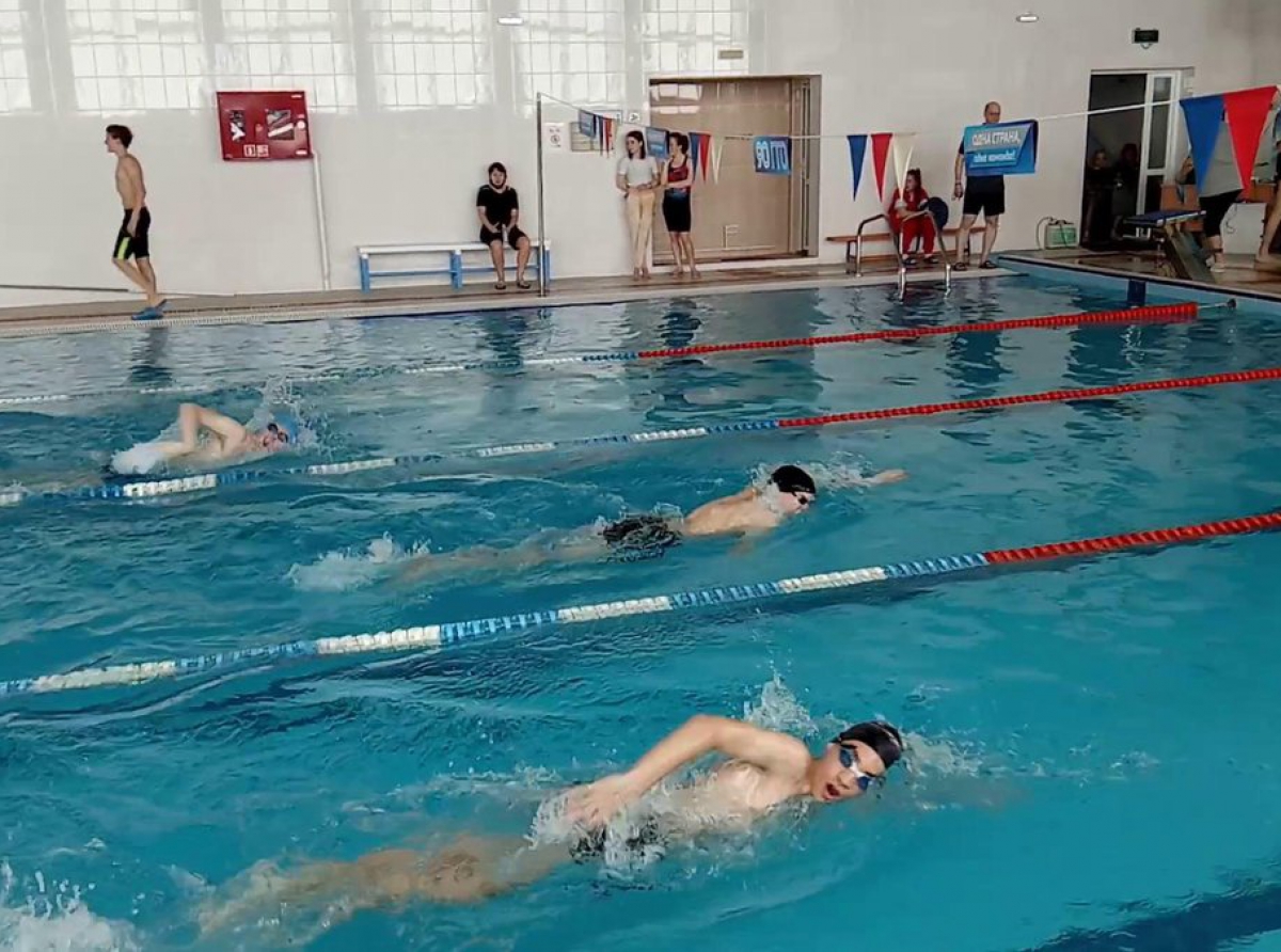 Пловцы завоевали тринадцать медалей