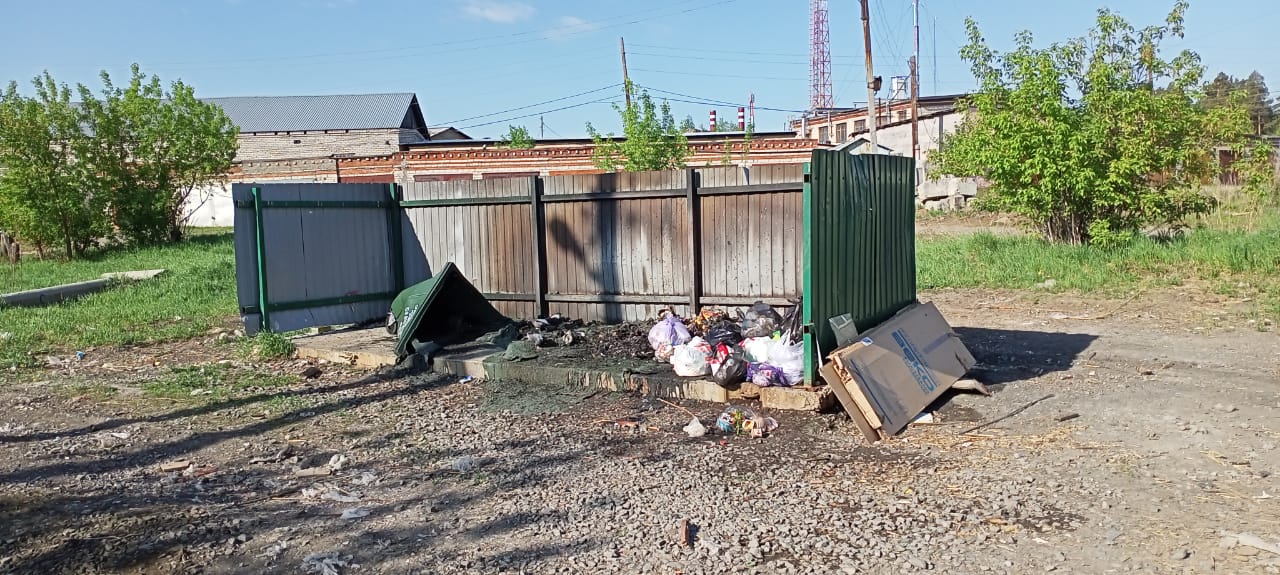 Сгорели все мусорные баки