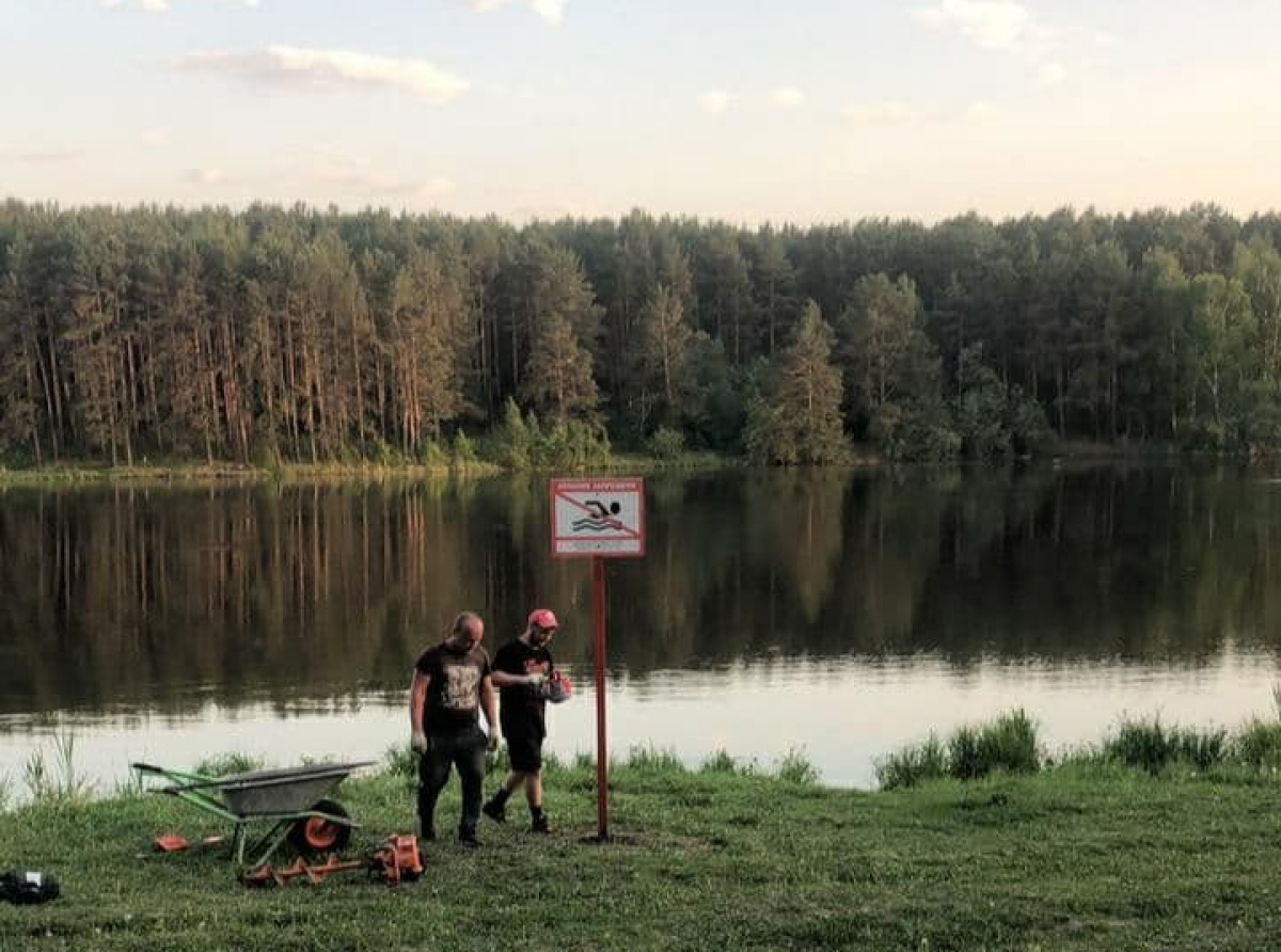 Фото предоставлено ЖКС. Во вторник такие таблички установили на берегах пруда и реки Бобровки.