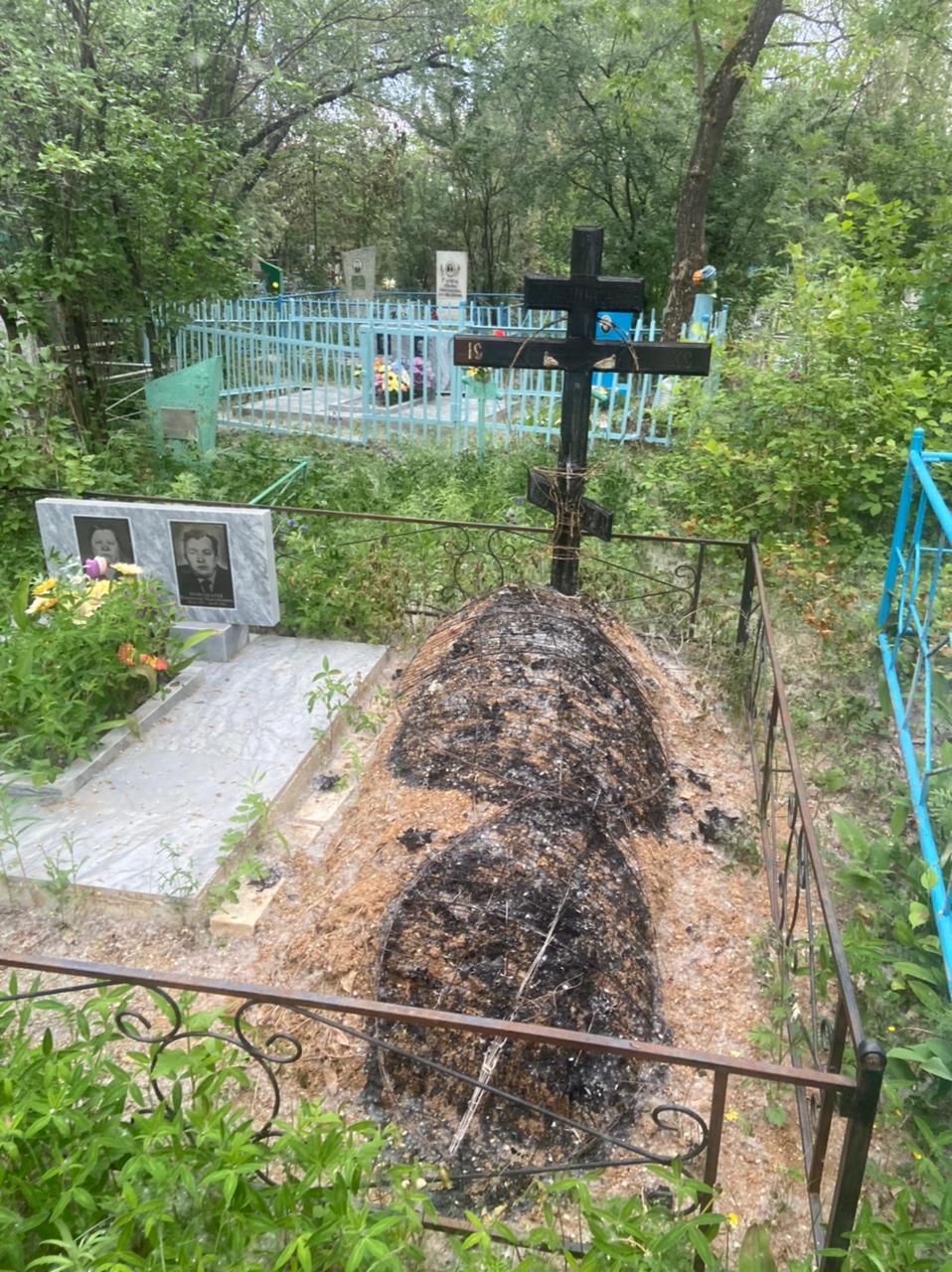 Артемовское кладбище превратили в пепелище