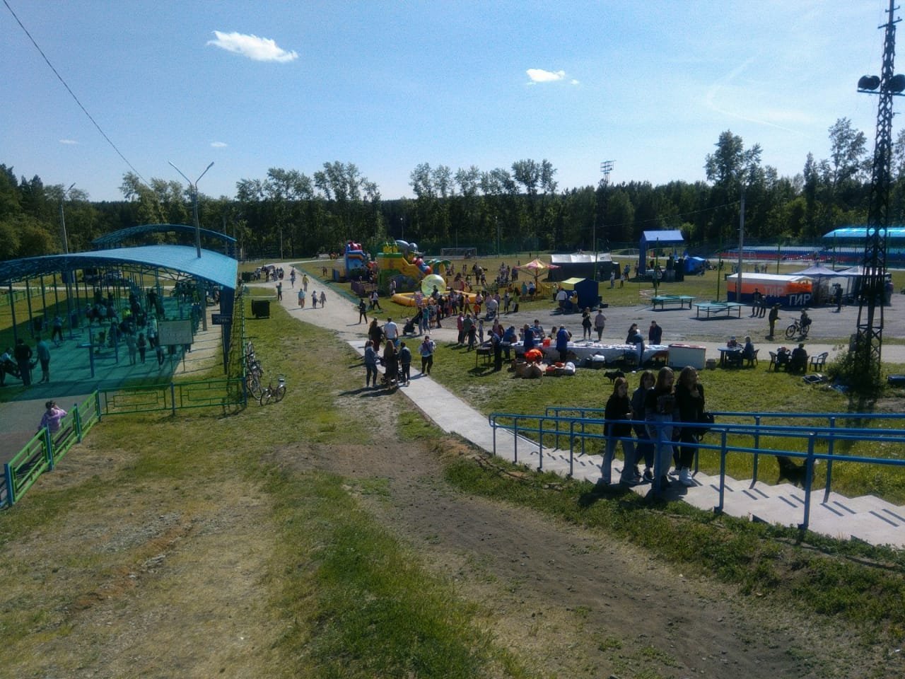 С женой на шее и в костюме аниме. Как артемовская молодежь отметит свой праздник