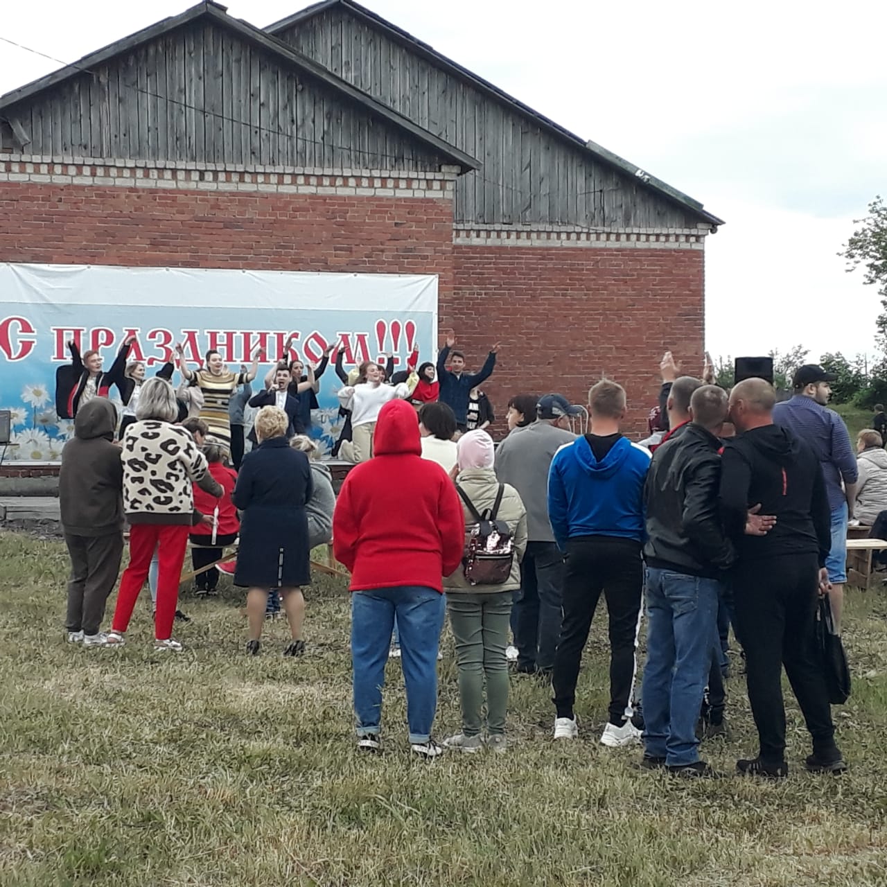 Четыре грамоты главы АГО вручили жителям артемовского села