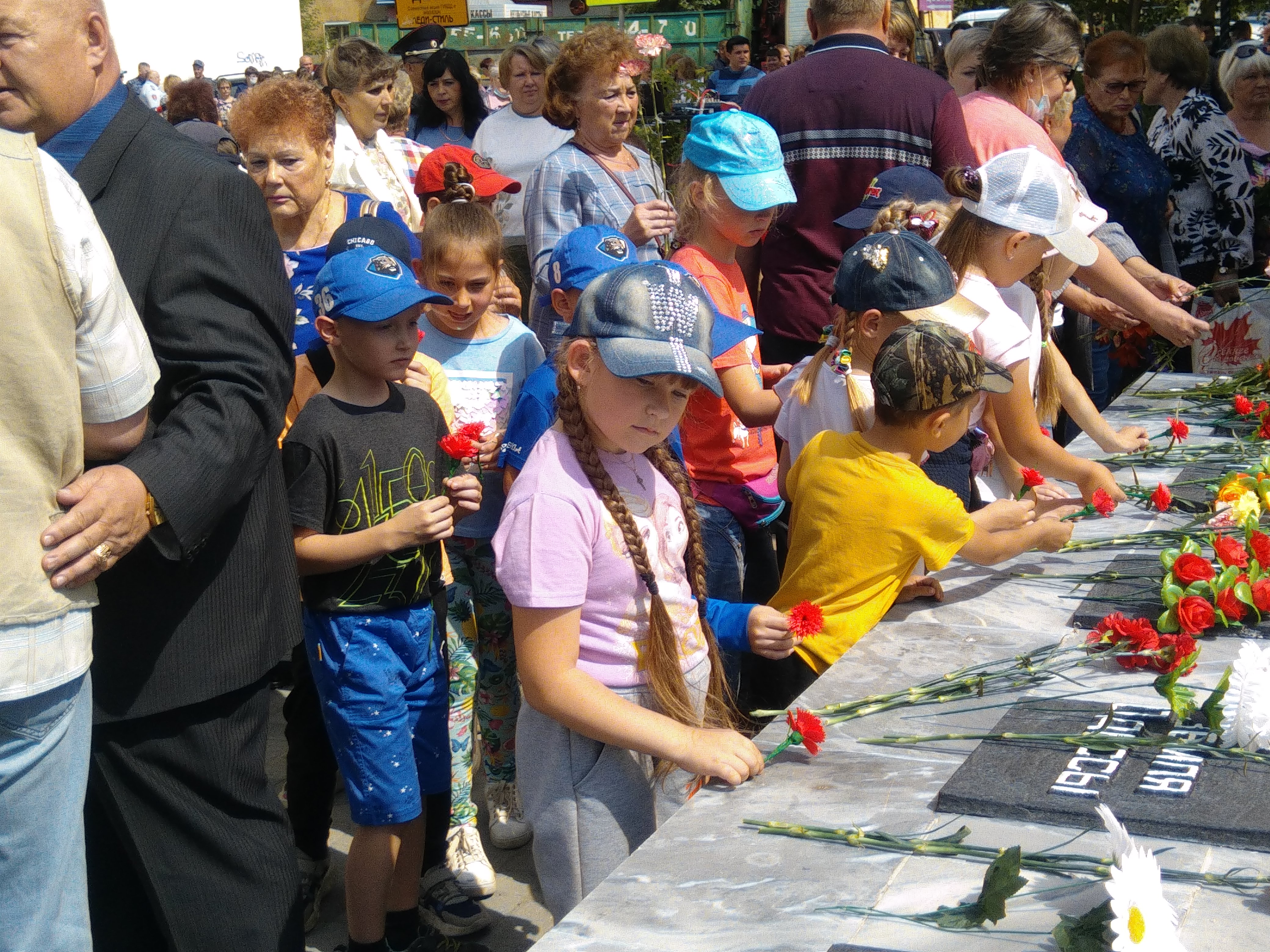 Артемовцы поклонились героям-победителям