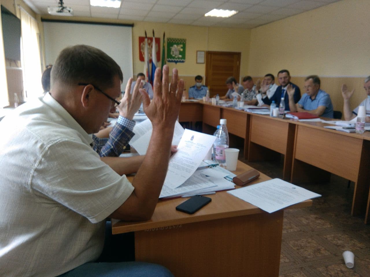 Артемовская Дума в работе: принимает решения, задает вопросы