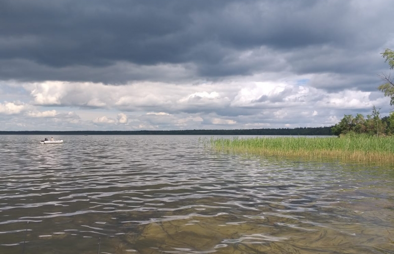 Лодки с моторами на озере под запретом. Но кто остановит?