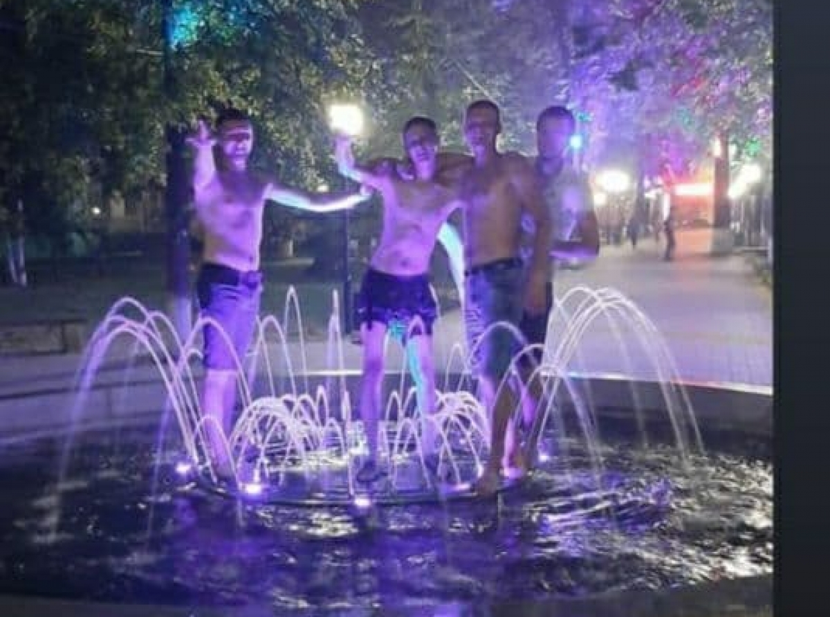 Фото предоставлено ЖКС. "Герои" ночного купания во всей красе
