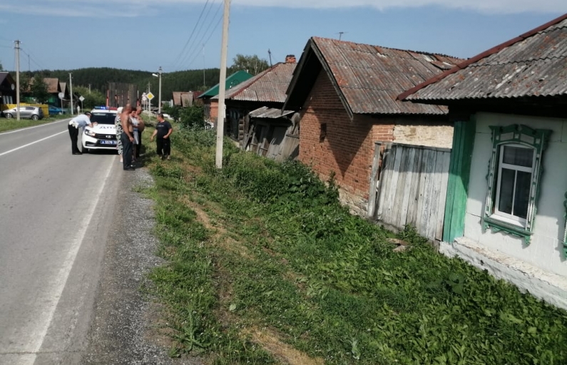 Предоставлено ОМВД. Водителя, съехавшего в кювет, накрыло мотоциклом.