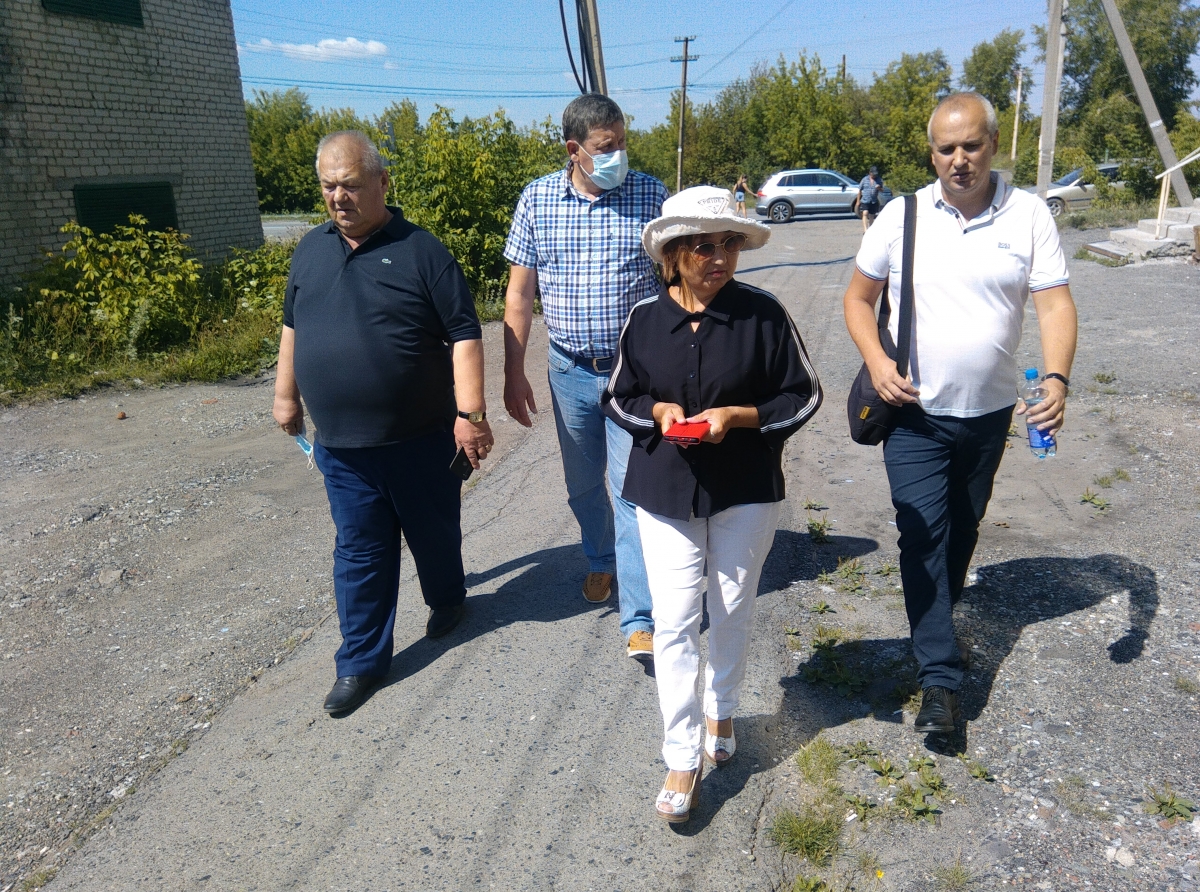 Какие вопросы необходимо решить на Кировке, обсуждали на территории микрорайона