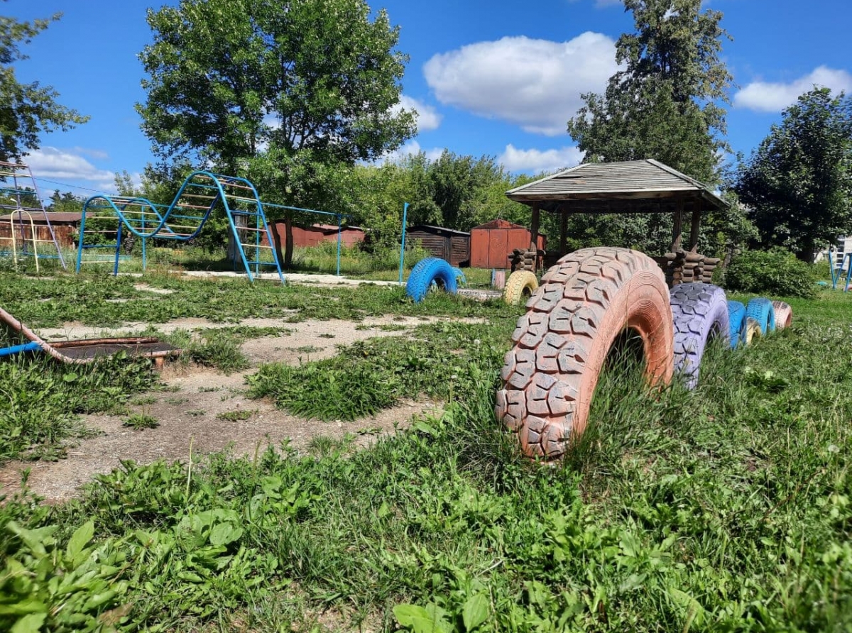 В Артемовском далеко не все дворы могут похвастаться красотой и комфортом.