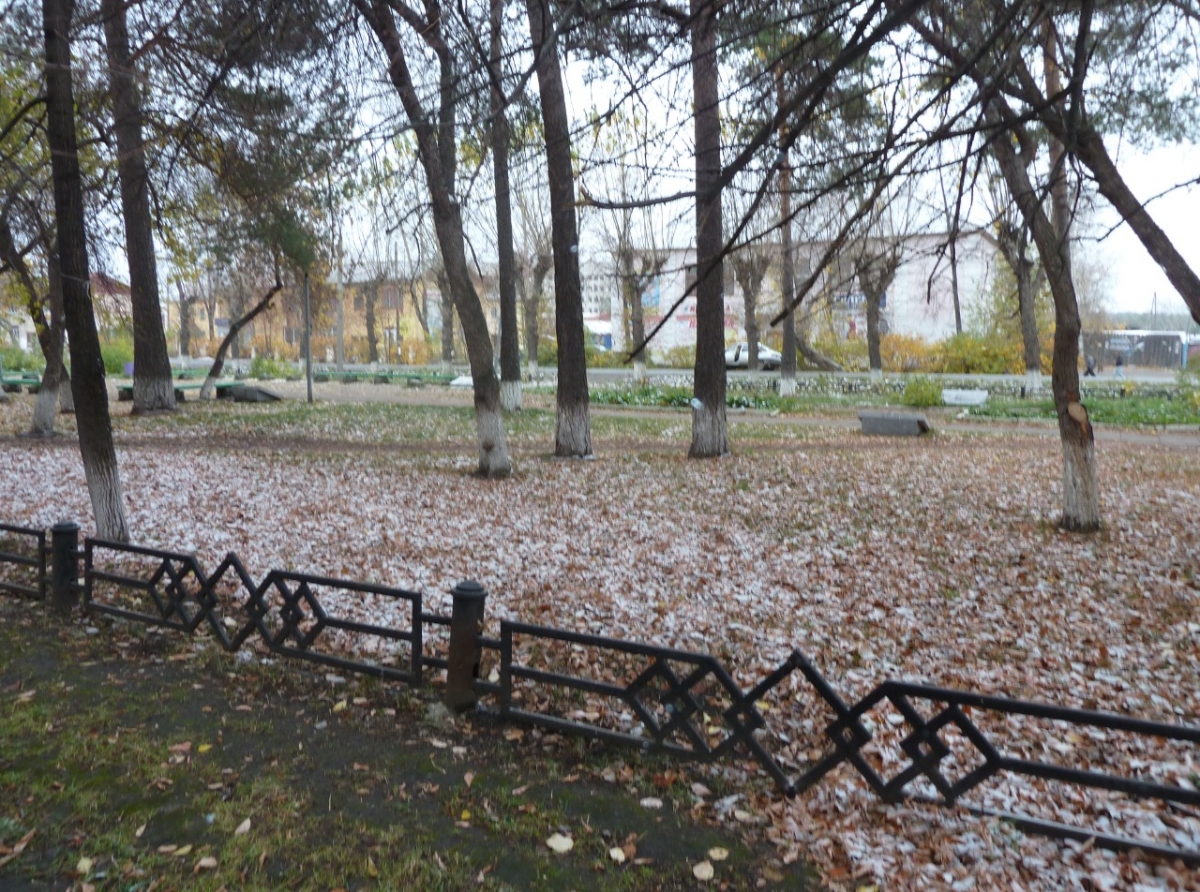 Фото из архива редакции. Так два года назад в выглядел сквер Победы. Процесс его благоустройства затянулся из-за нерадивого подрядчика